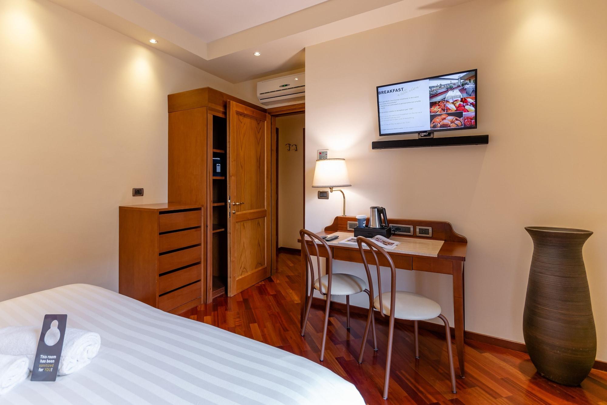 B&B Hotel Firenze Pitti Palace Al Ponte Vecchio Exterior photo
